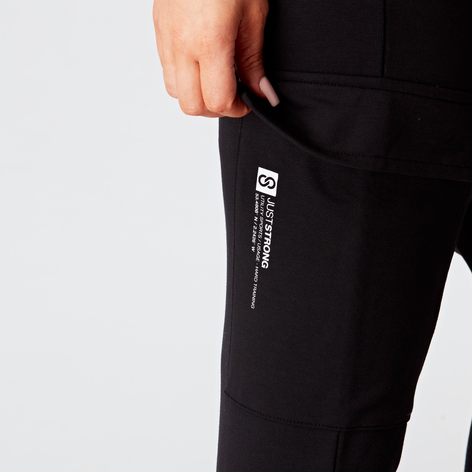 black-cargo-joggers-pocket