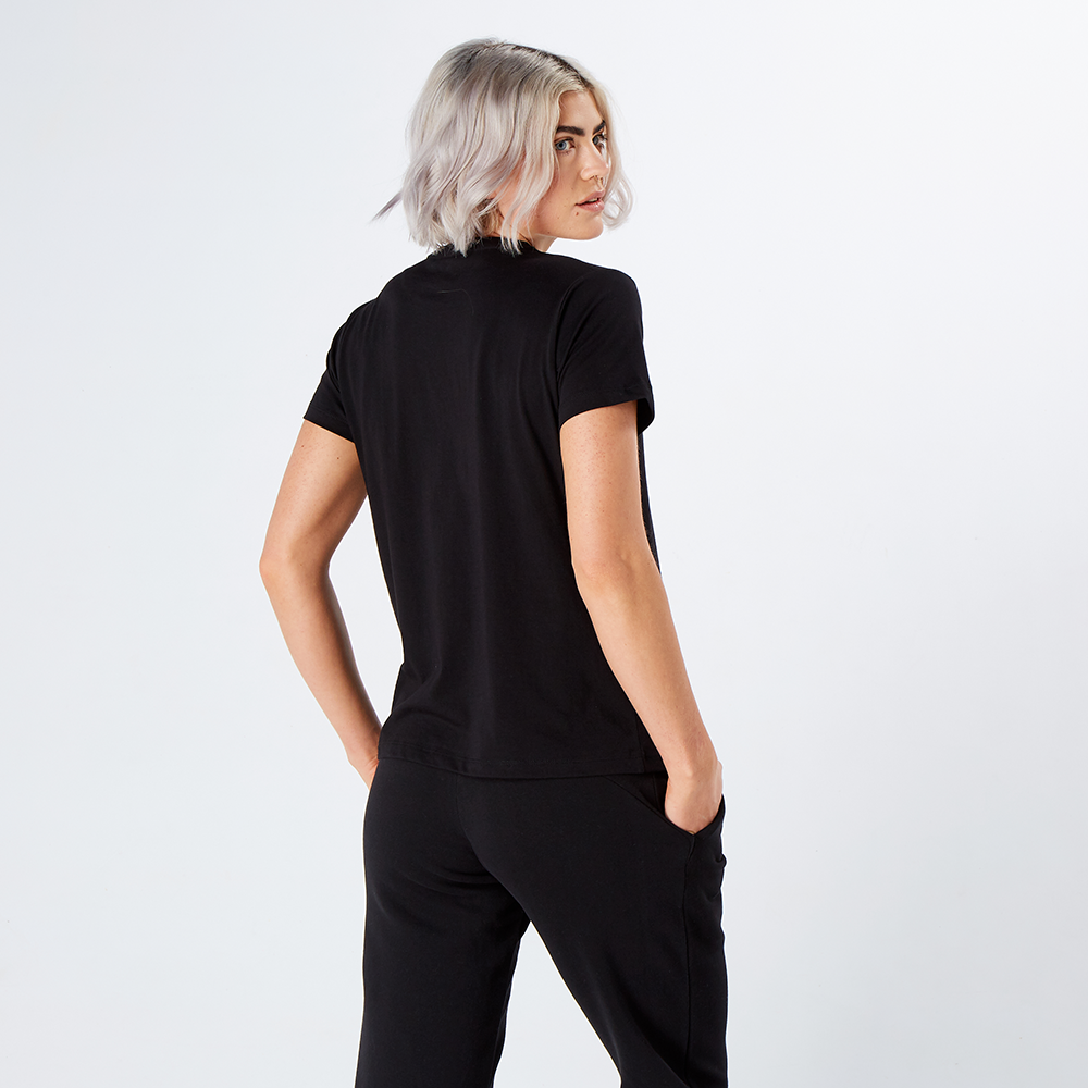 black-logo-graphic-tee-lifestyle-8