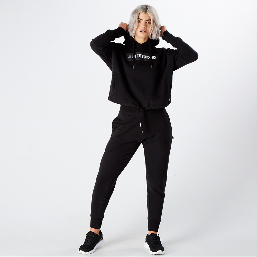 black-relax-cropped-hoodie-lifestyle-3