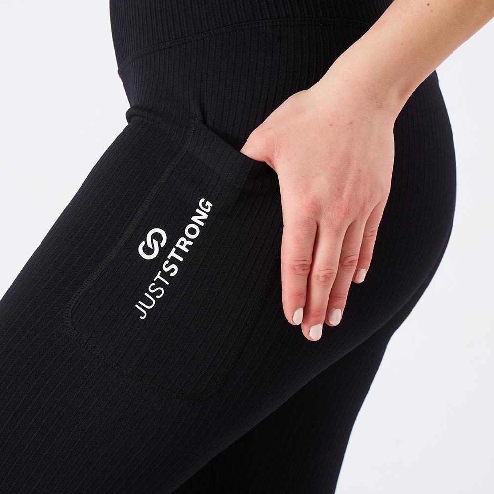 black-ribbed-seamless-leggings-model-pocket-detail
