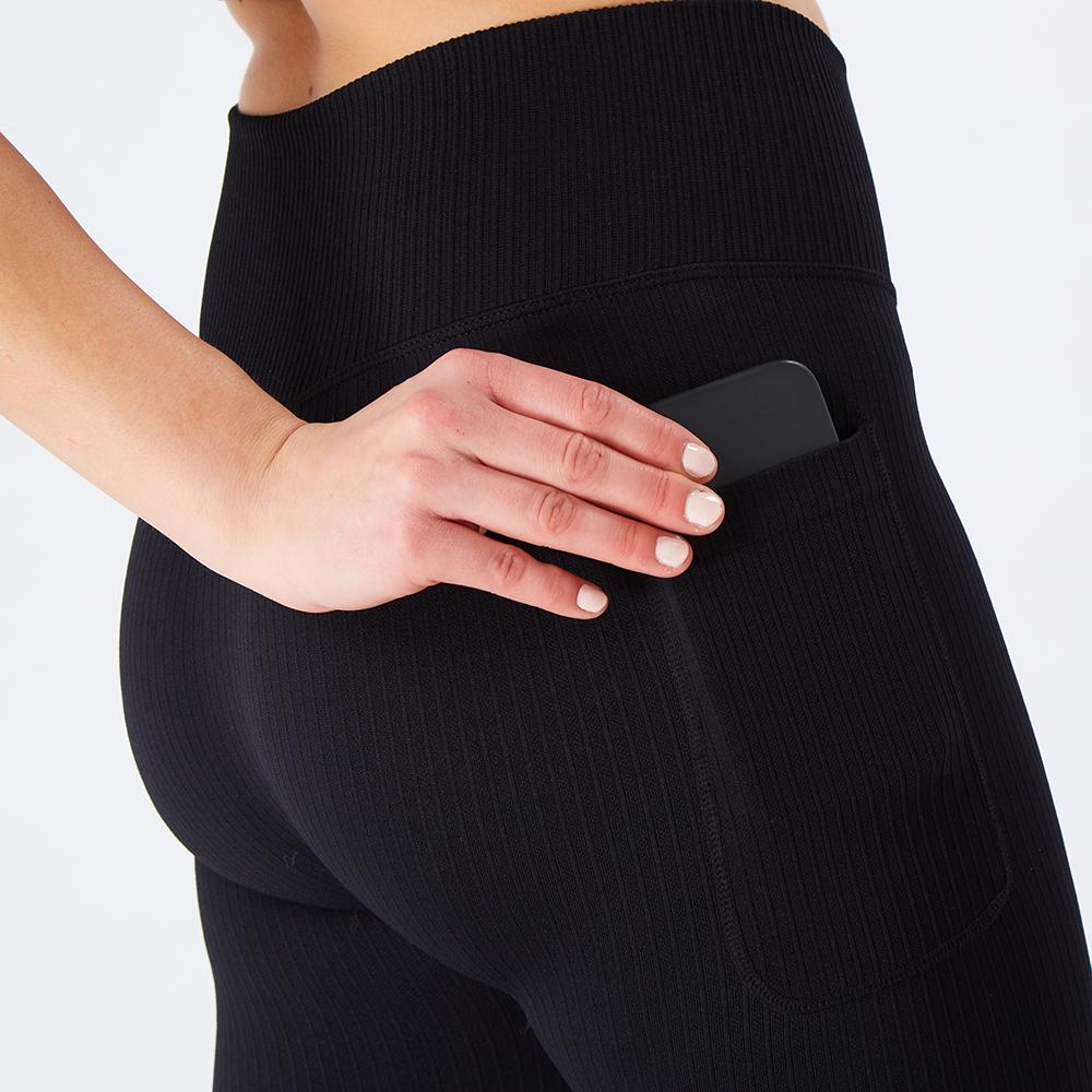 black-ribbed-seamless-leggings-pocket