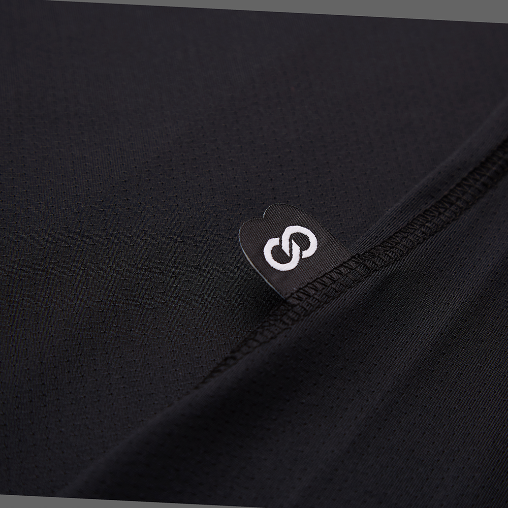 black-training-t-shirt-detail-2