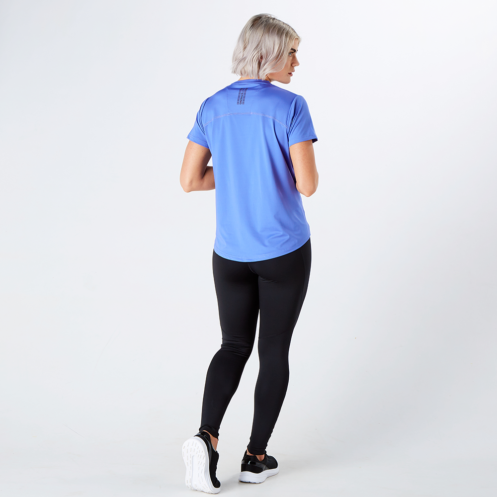 blue-iris-trainingt-shirt-lifestyle-10