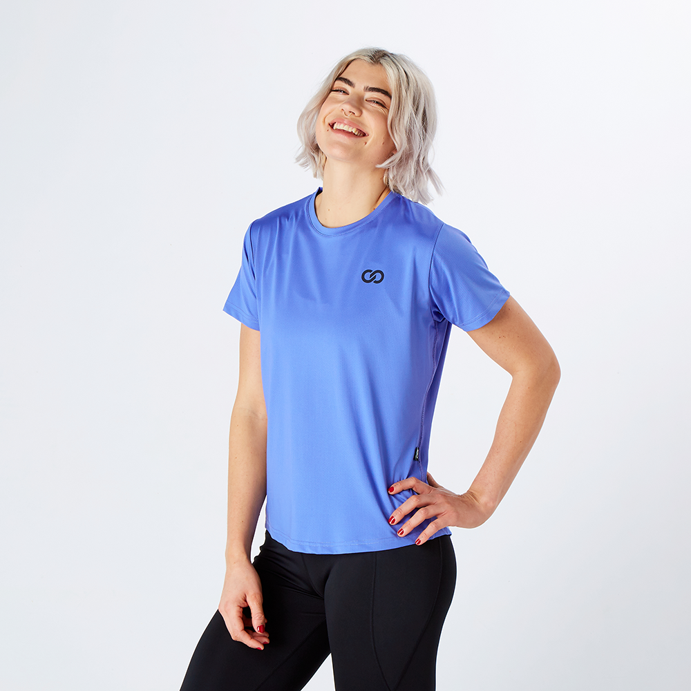 blue-iris-trainingt-shirt-lifestyle-6