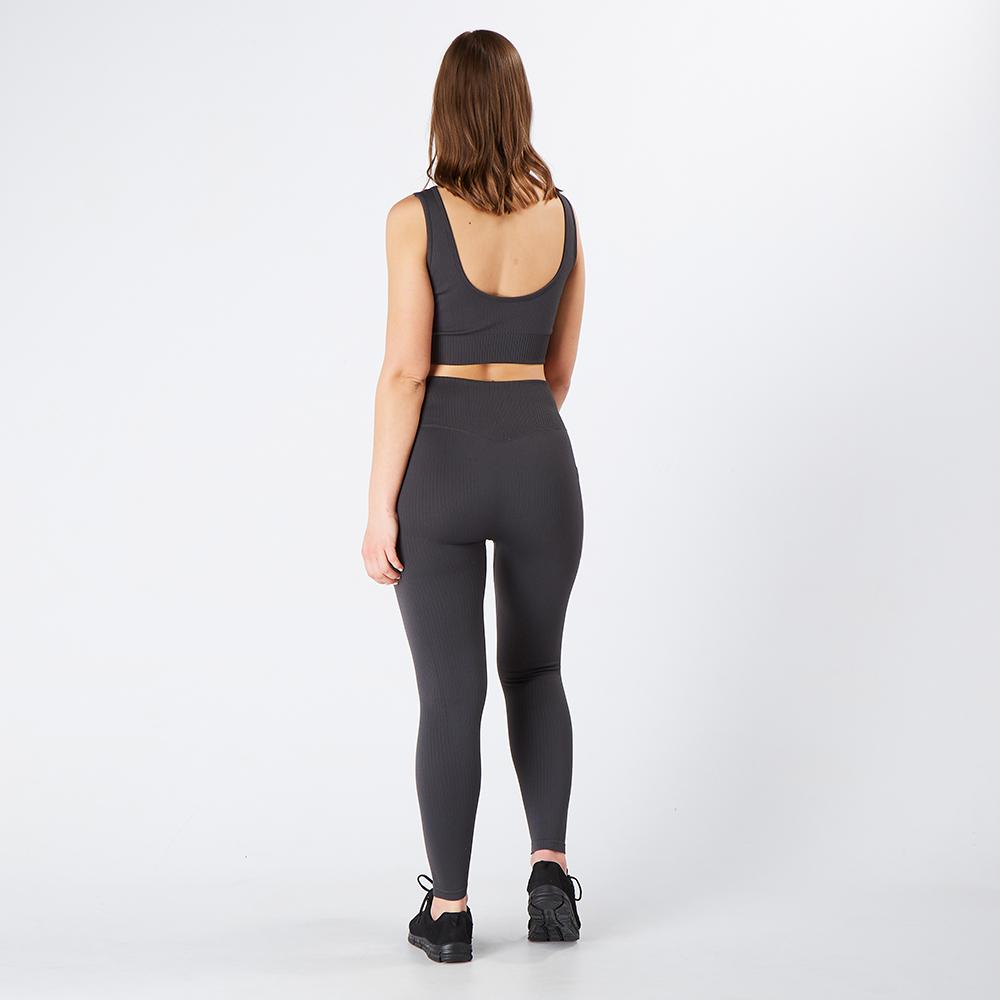 charcoal-ribbed-seamless-pocket-leggings-model-back