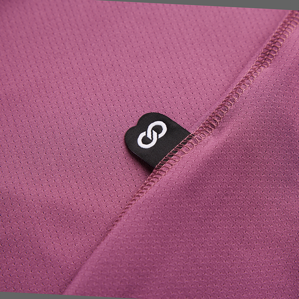 damson-trainingt-t-shirt-detail
