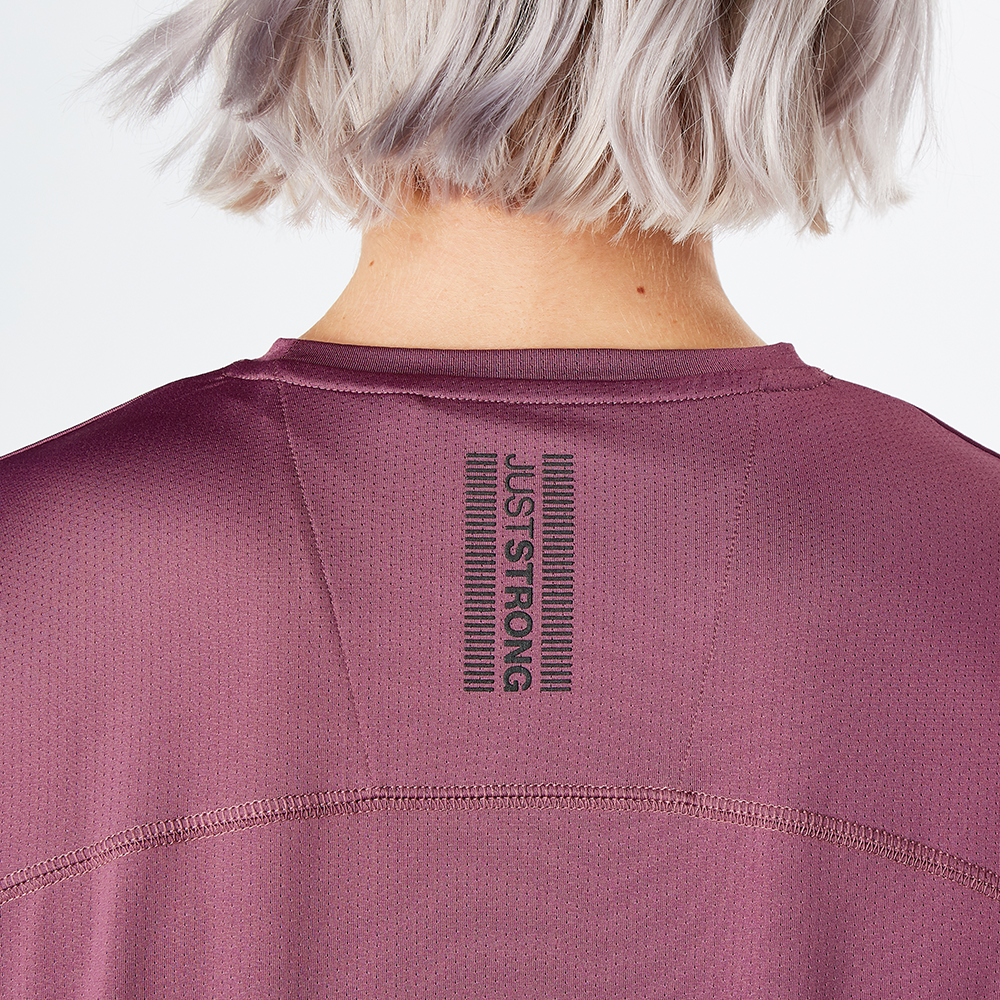 damson-trainingt-t-shirt-lifestyle-8