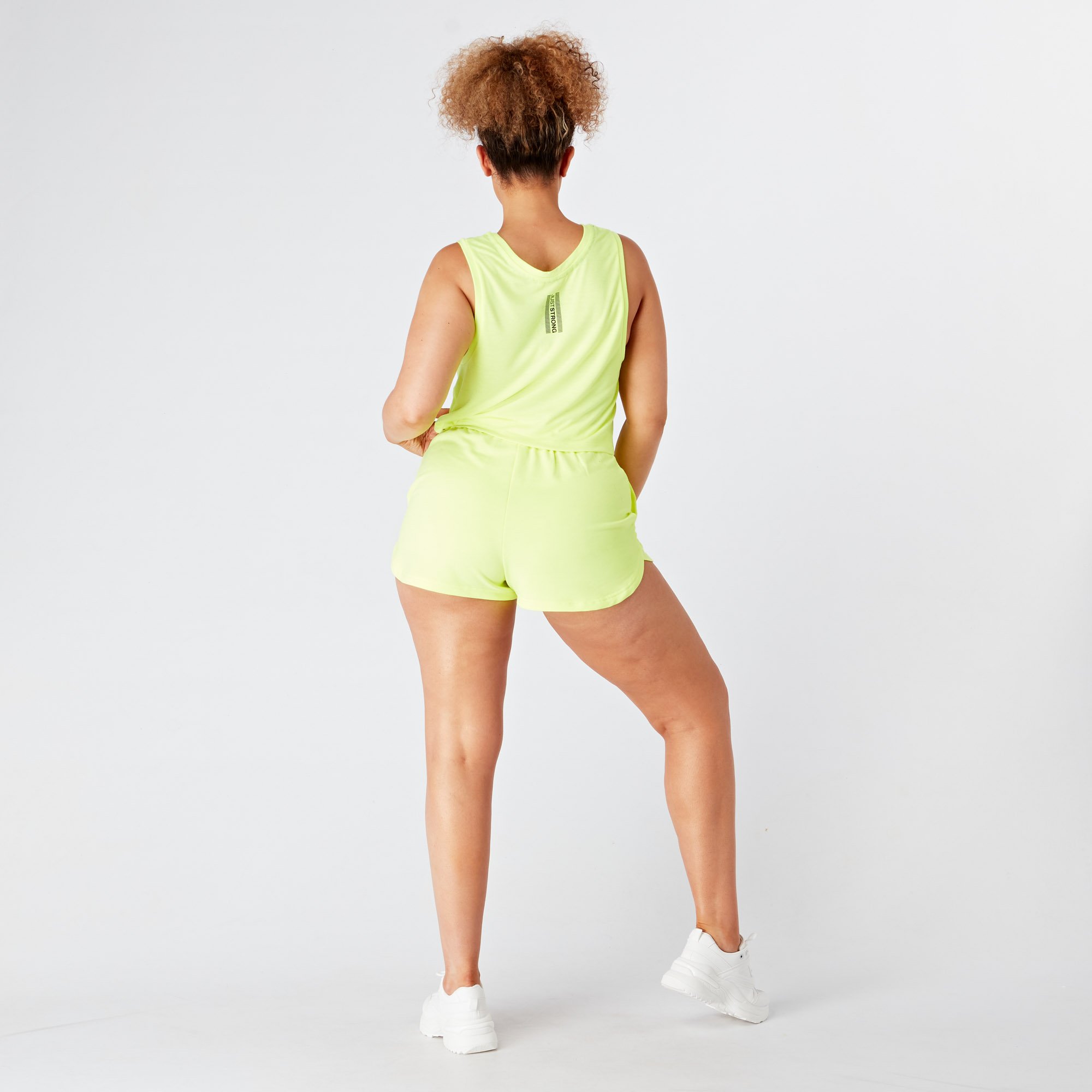 electric-jog-shorts-model-back