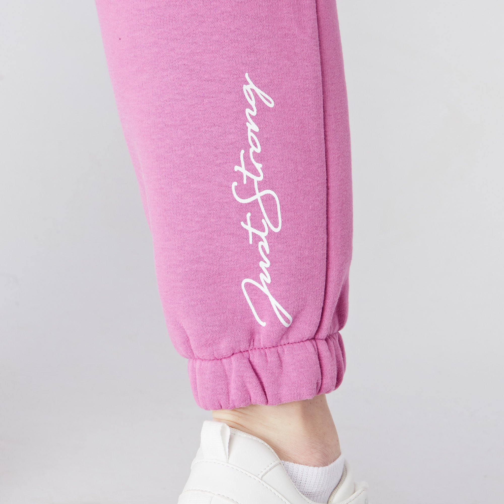 lippy-baggy-joggers-detail