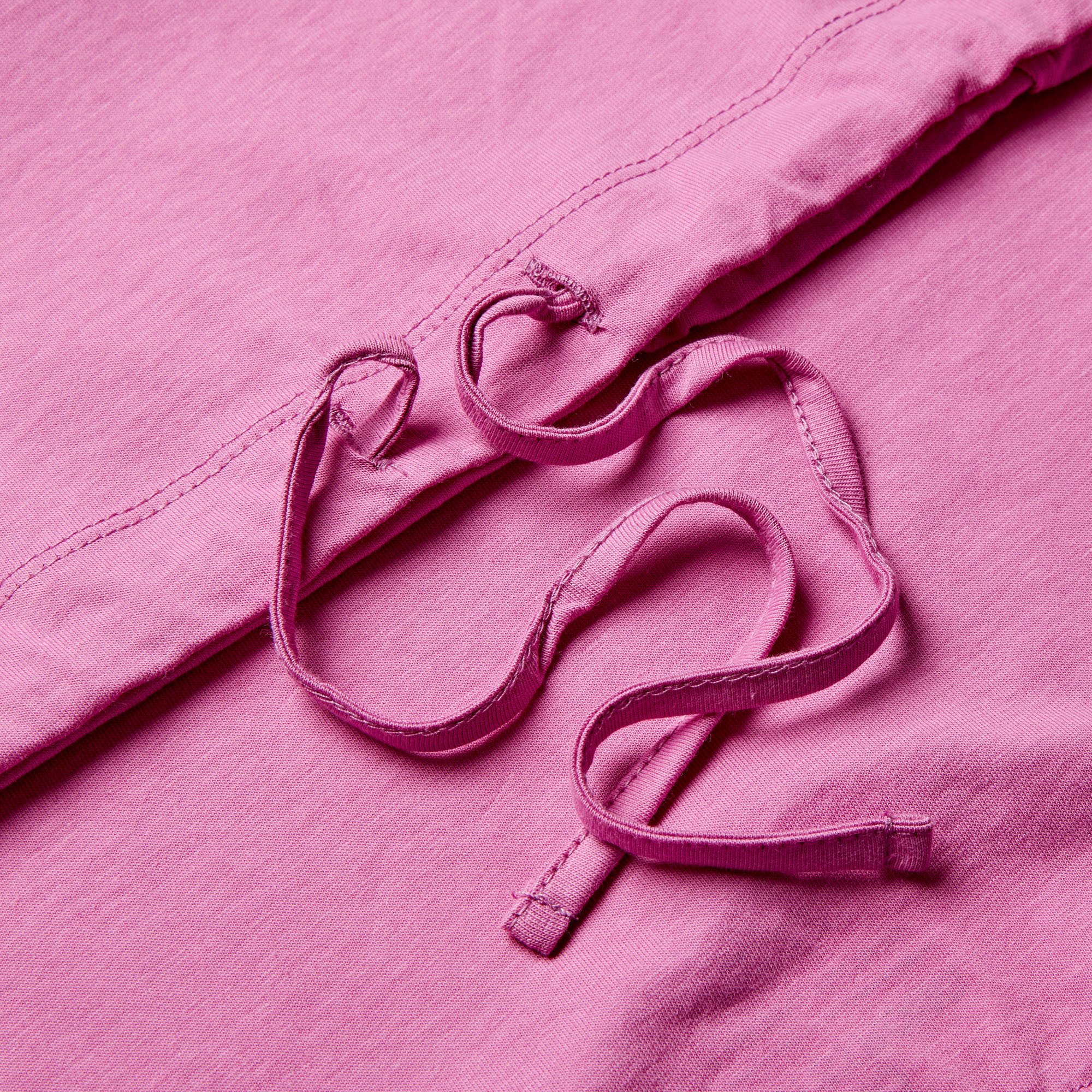 lippy-cropped-stamp-graphic-teestrings