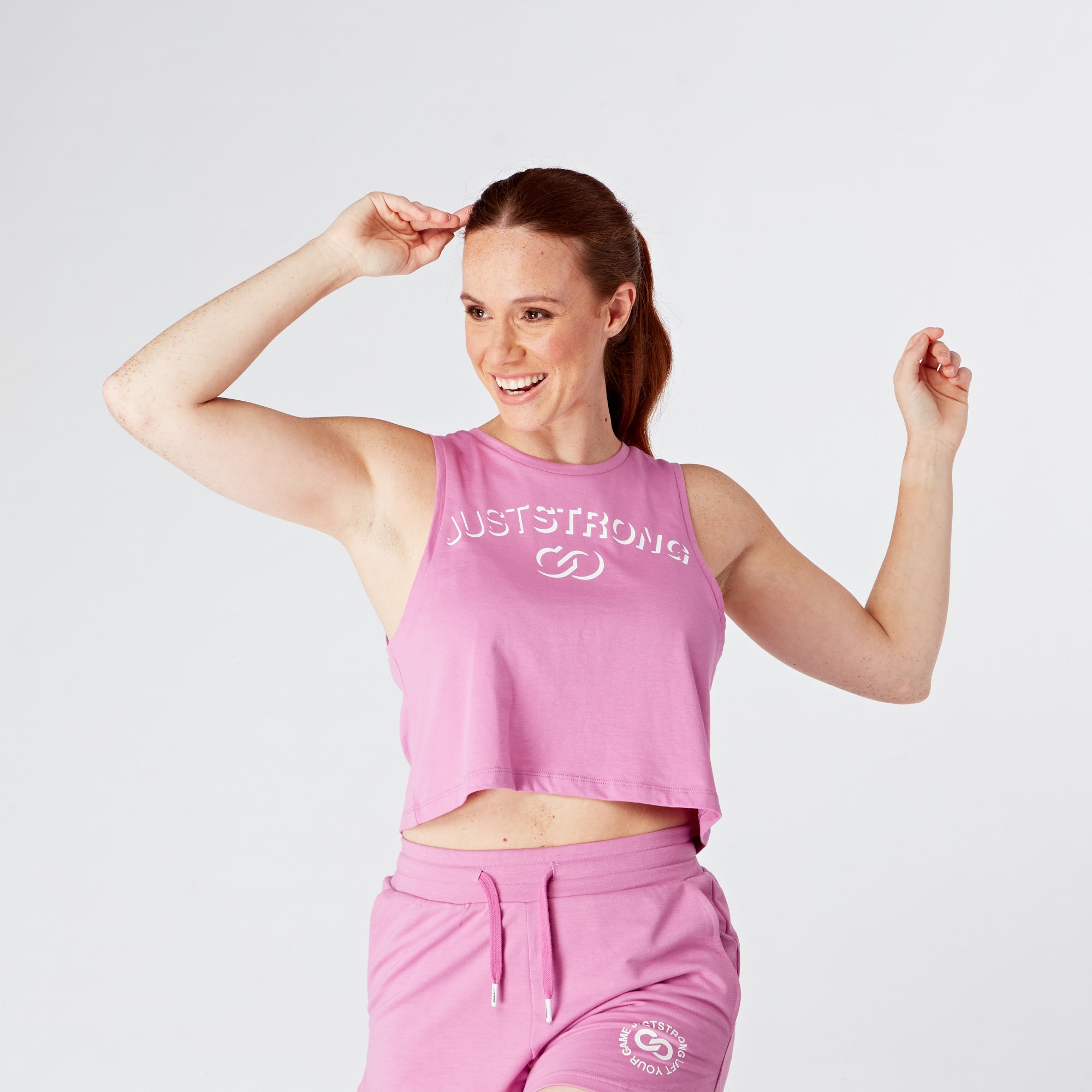 lippy-cropped-tank-model