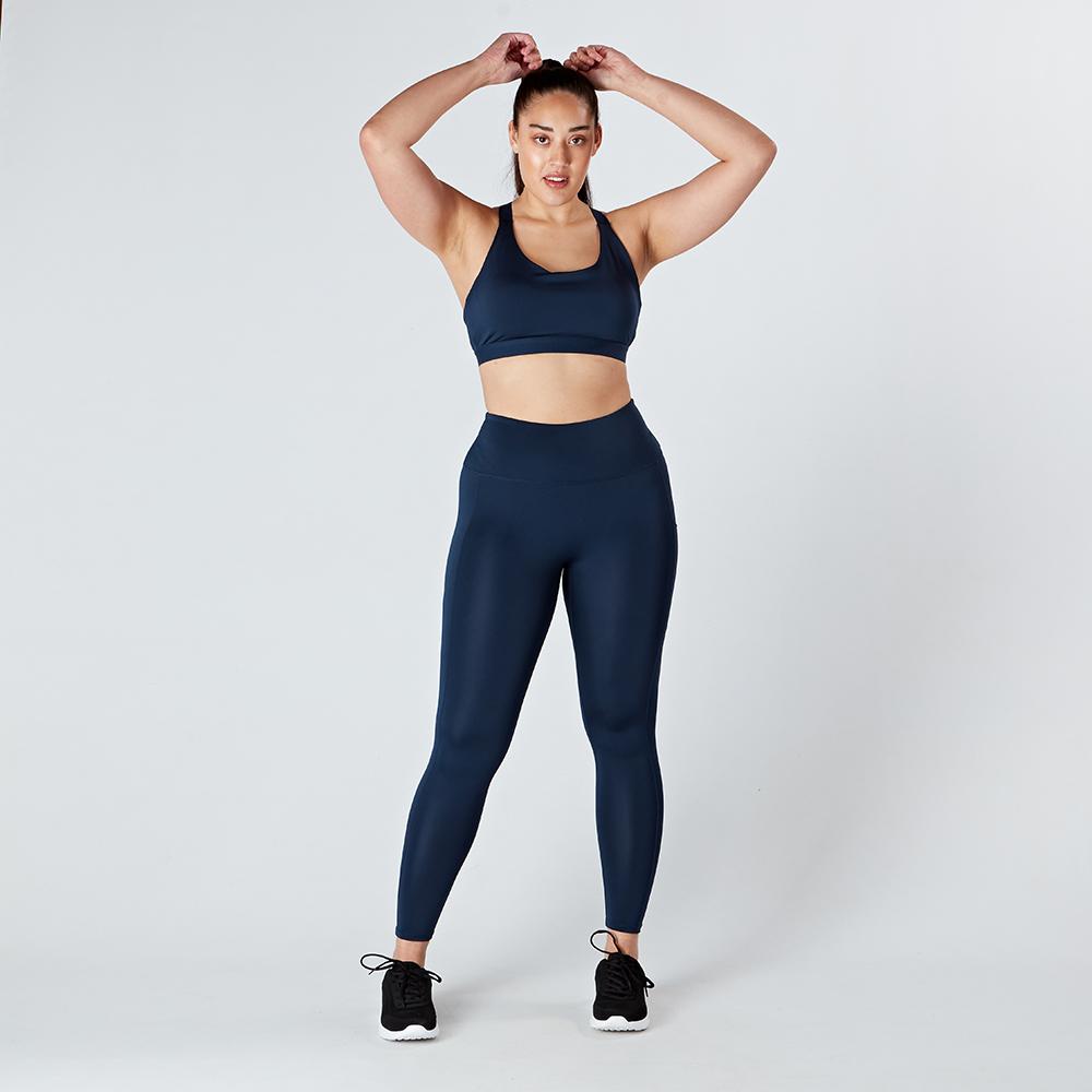 navy-core-pocket-leggings-model