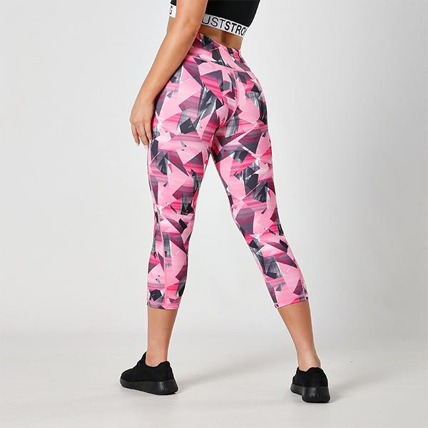 pink-corner-just-strong-3-4-capri3