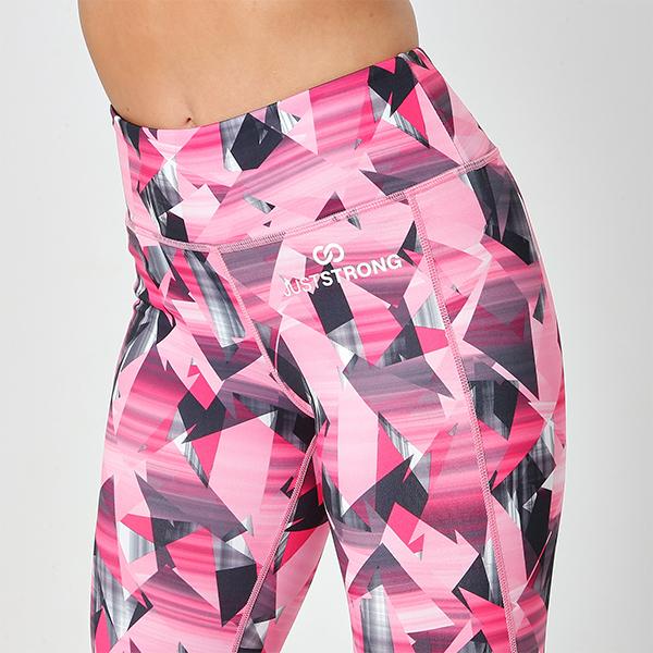 pink-corner-just-strong-3-4-capri4